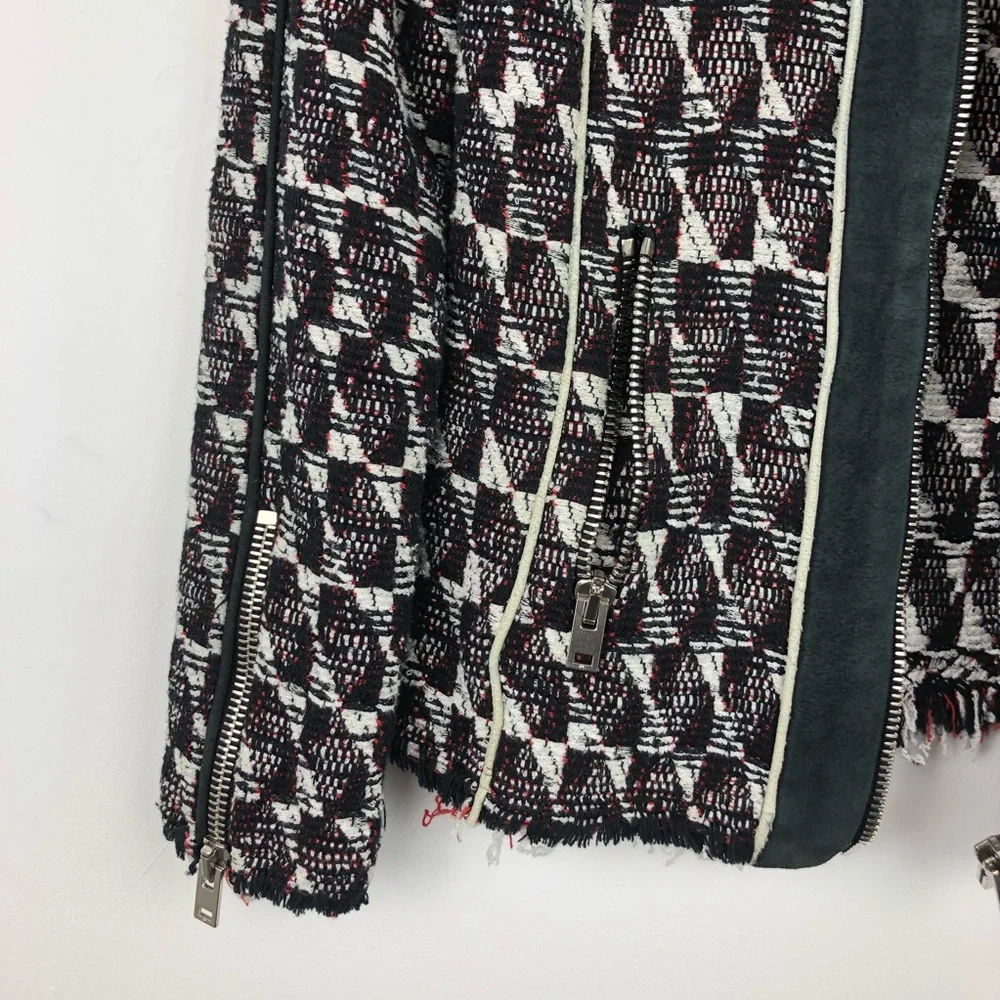 I R O - Picture 3 of 16